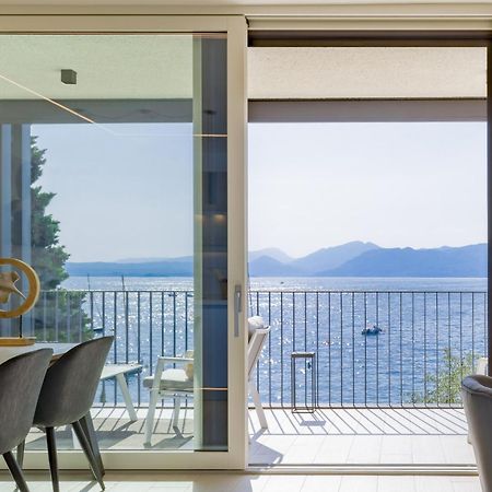 Salvatorehomes - Luxurious Dreamview Waterfront Apartment In Torri Del Benaco With Pool - Casa Azura - A 5 Star Luxury Collection At Lake Garda Zewnętrze zdjęcie