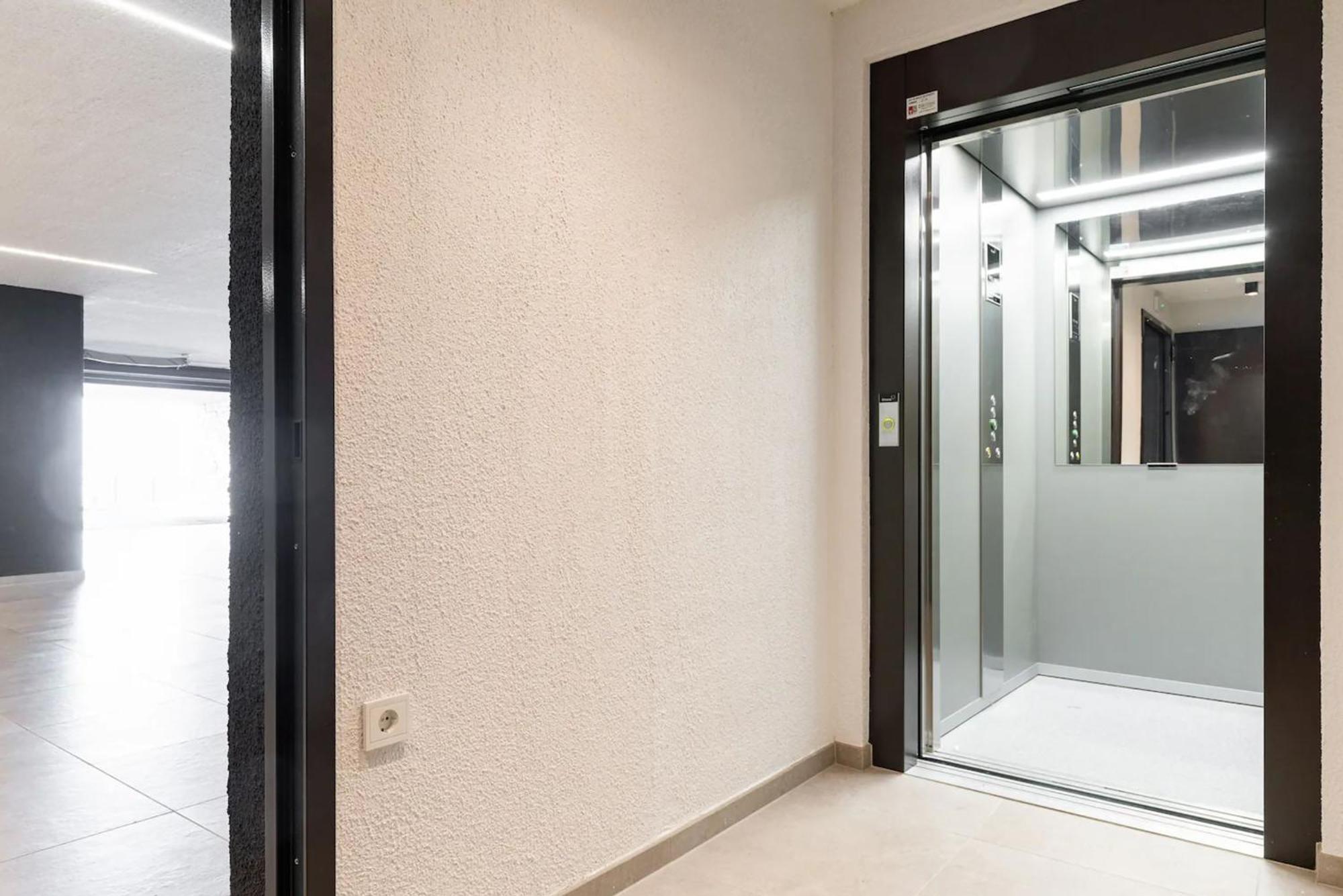 Salvatorehomes - Luxurious Dreamview Waterfront Apartment In Torri Del Benaco With Pool - Casa Azura - A 5 Star Luxury Collection At Lake Garda Zewnętrze zdjęcie