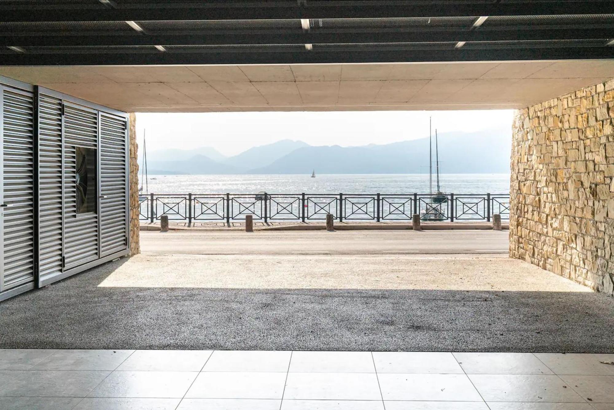 Salvatorehomes - Luxurious Dreamview Waterfront Apartment In Torri Del Benaco With Pool - Casa Azura - A 5 Star Luxury Collection At Lake Garda Zewnętrze zdjęcie