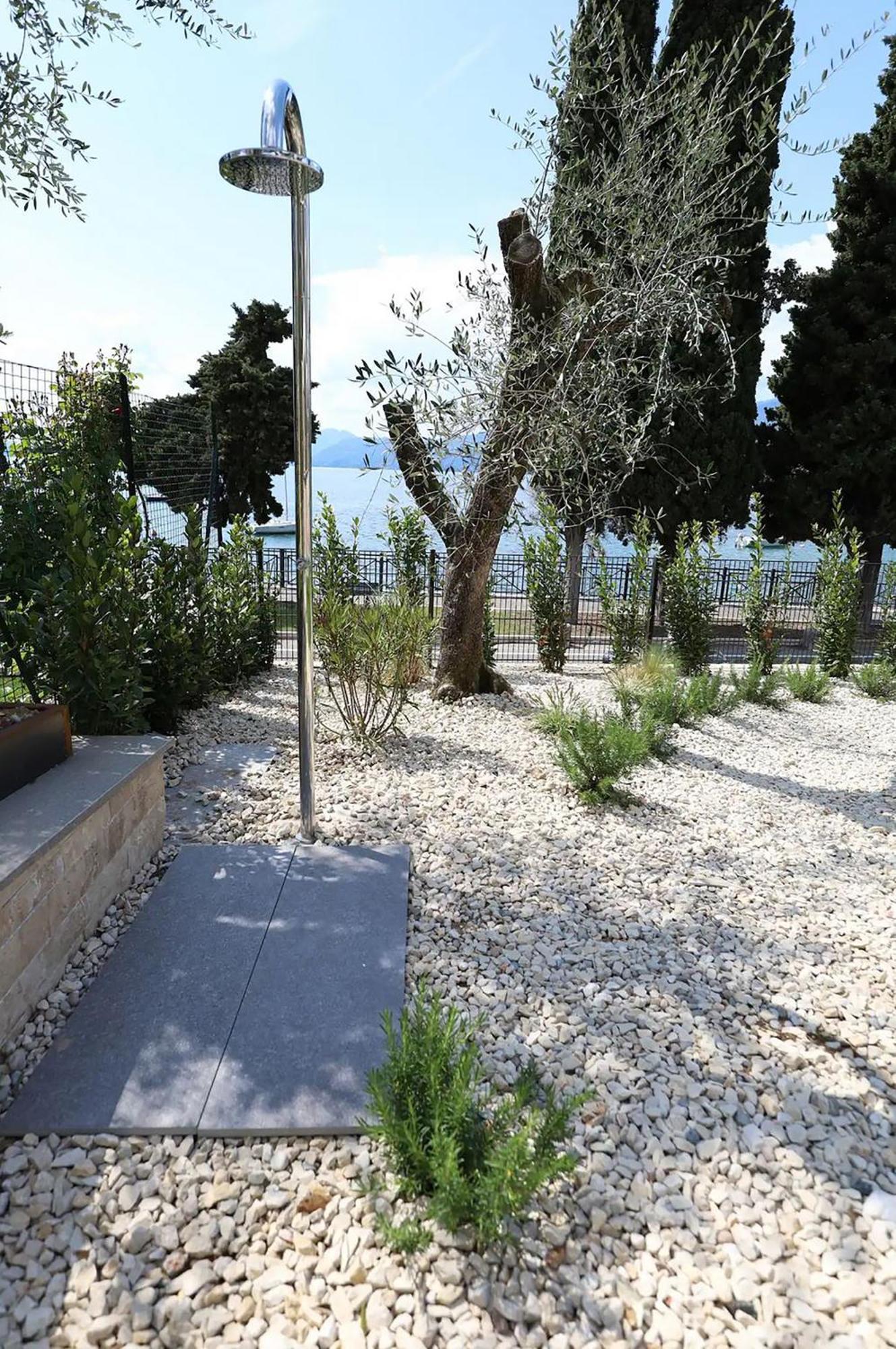 Salvatorehomes - Luxurious Dreamview Waterfront Apartment In Torri Del Benaco With Pool - Casa Azura - A 5 Star Luxury Collection At Lake Garda Zewnętrze zdjęcie