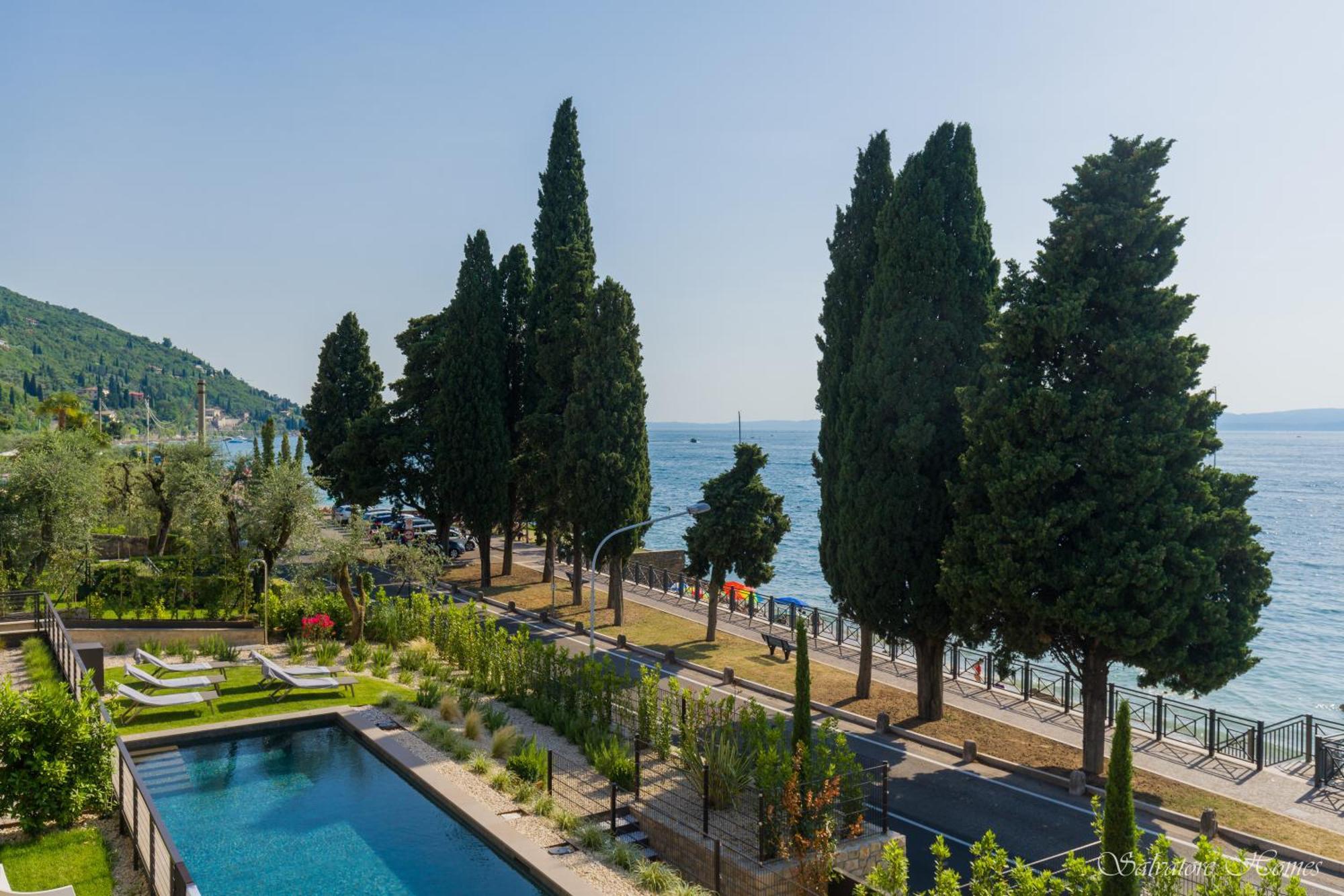 Salvatorehomes - Luxurious Dreamview Waterfront Apartment In Torri Del Benaco With Pool - Casa Azura - A 5 Star Luxury Collection At Lake Garda Zewnętrze zdjęcie