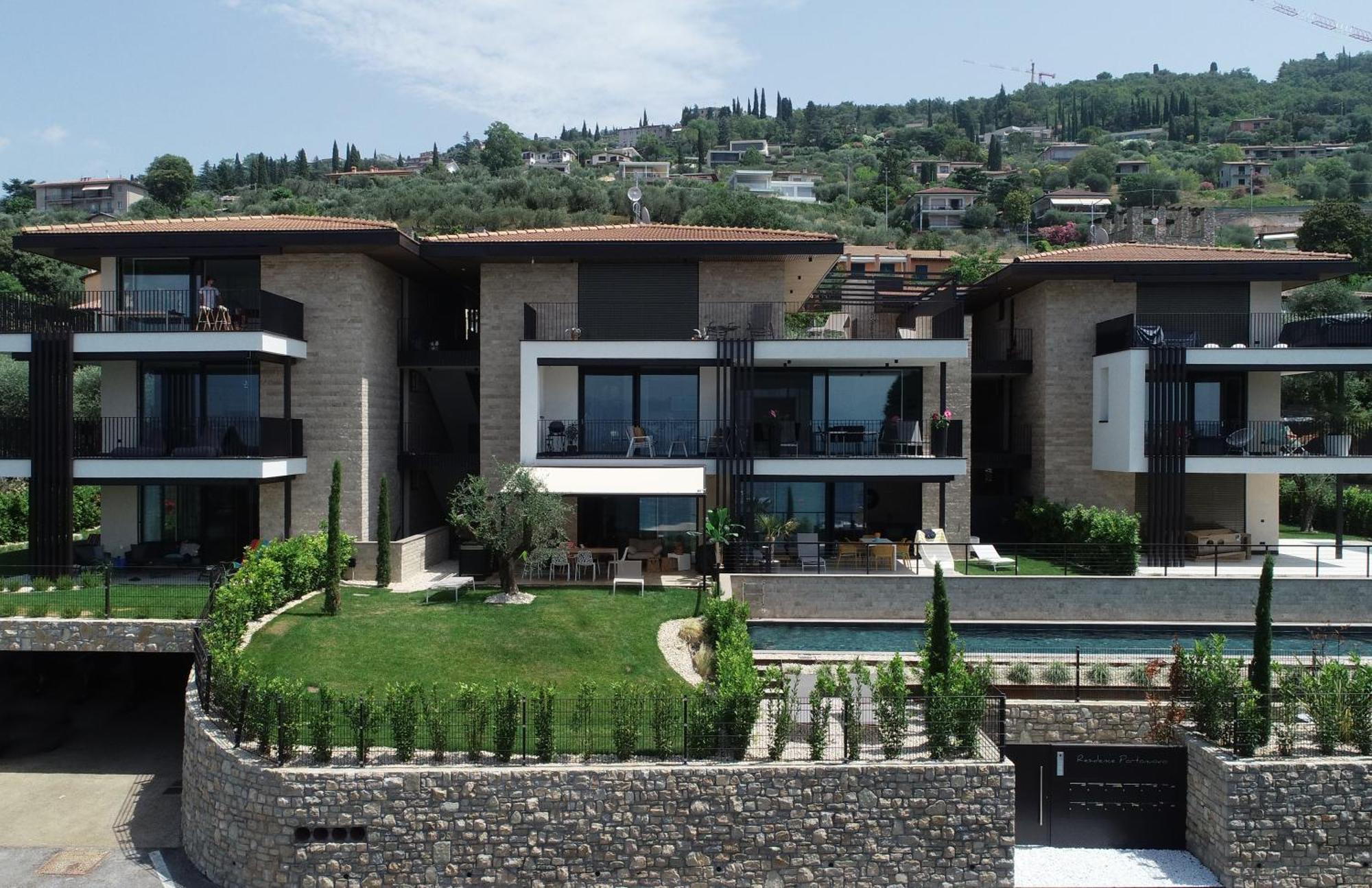Salvatorehomes - Luxurious Dreamview Waterfront Apartment In Torri Del Benaco With Pool - Casa Azura - A 5 Star Luxury Collection At Lake Garda Zewnętrze zdjęcie