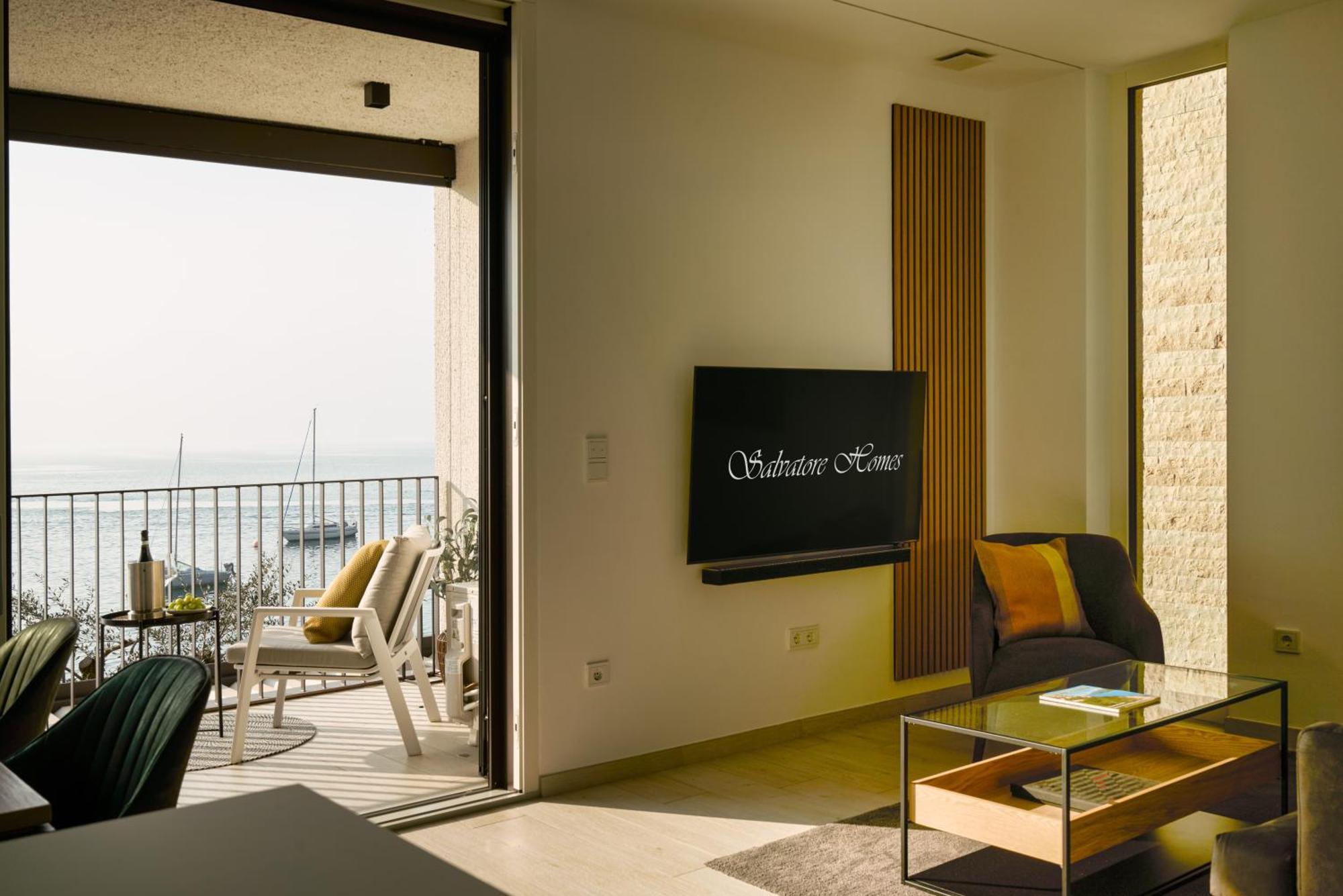 Salvatorehomes - Luxurious Dreamview Waterfront Apartment In Torri Del Benaco With Pool - Casa Azura - A 5 Star Luxury Collection At Lake Garda Zewnętrze zdjęcie