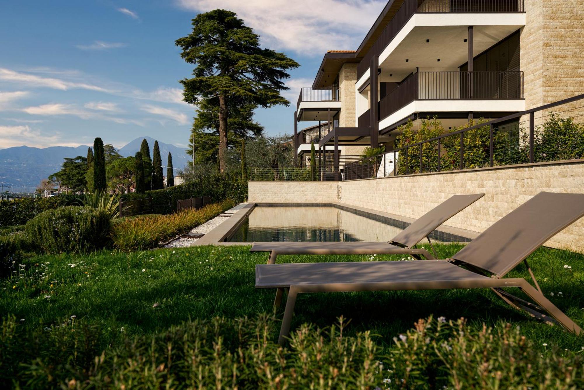 Salvatorehomes - Luxurious Dreamview Waterfront Apartment In Torri Del Benaco With Pool - Casa Azura - A 5 Star Luxury Collection At Lake Garda Zewnętrze zdjęcie