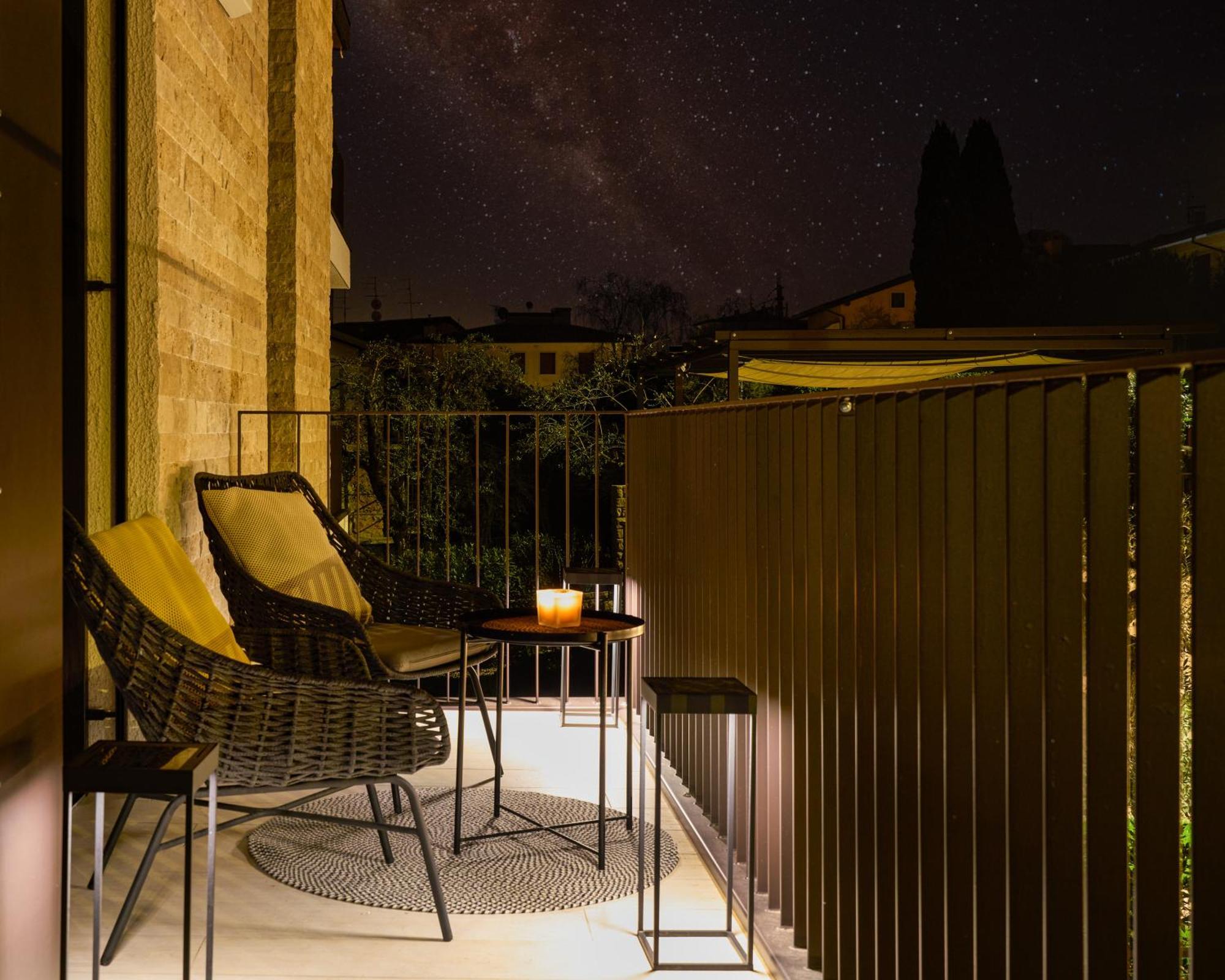 Salvatorehomes - Luxurious Dreamview Waterfront Apartment In Torri Del Benaco With Pool - Casa Azura - A 5 Star Luxury Collection At Lake Garda Zewnętrze zdjęcie